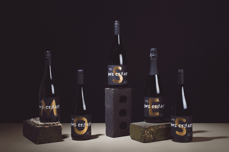 摩西湖紅酒品牌形象塑造，大膽而年輕，給奢侈品注入活力