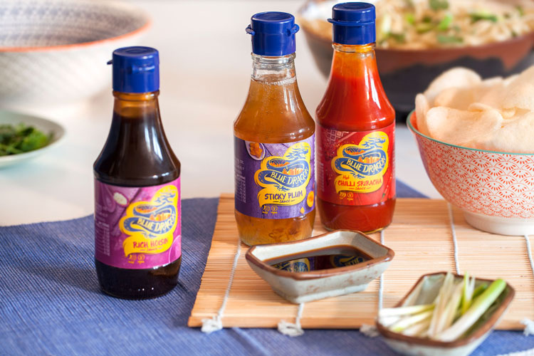 東亞食品品牌藍龍(Blue Dragon)視覺識別和包裝設(shè)計